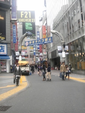 2.多くの男女が行き交うセンター街も一目惚れ率は高い